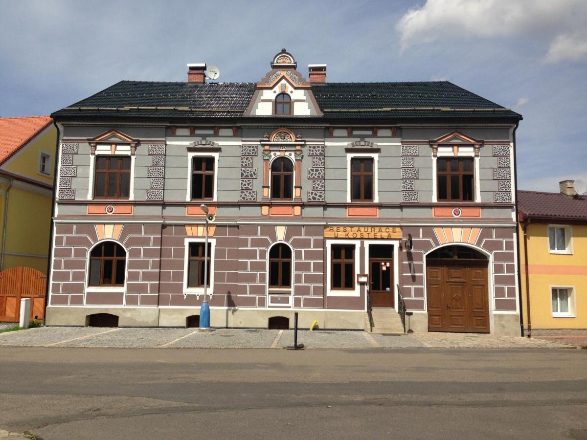 Restaurace U Kostela Hotel Marianske Radcice ภายนอก รูปภาพ
