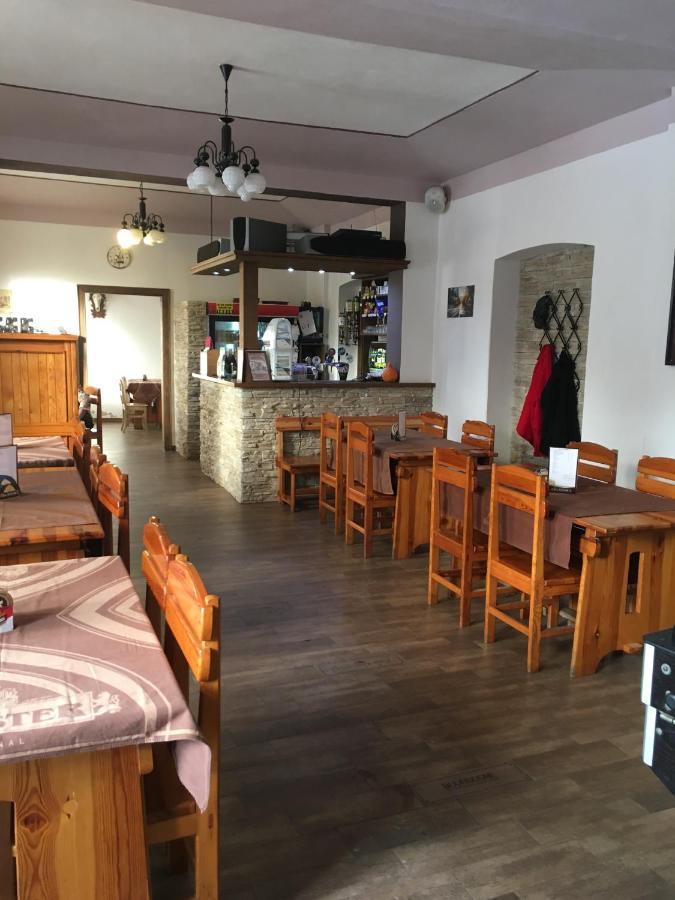 Restaurace U Kostela Hotel Marianske Radcice ภายนอก รูปภาพ